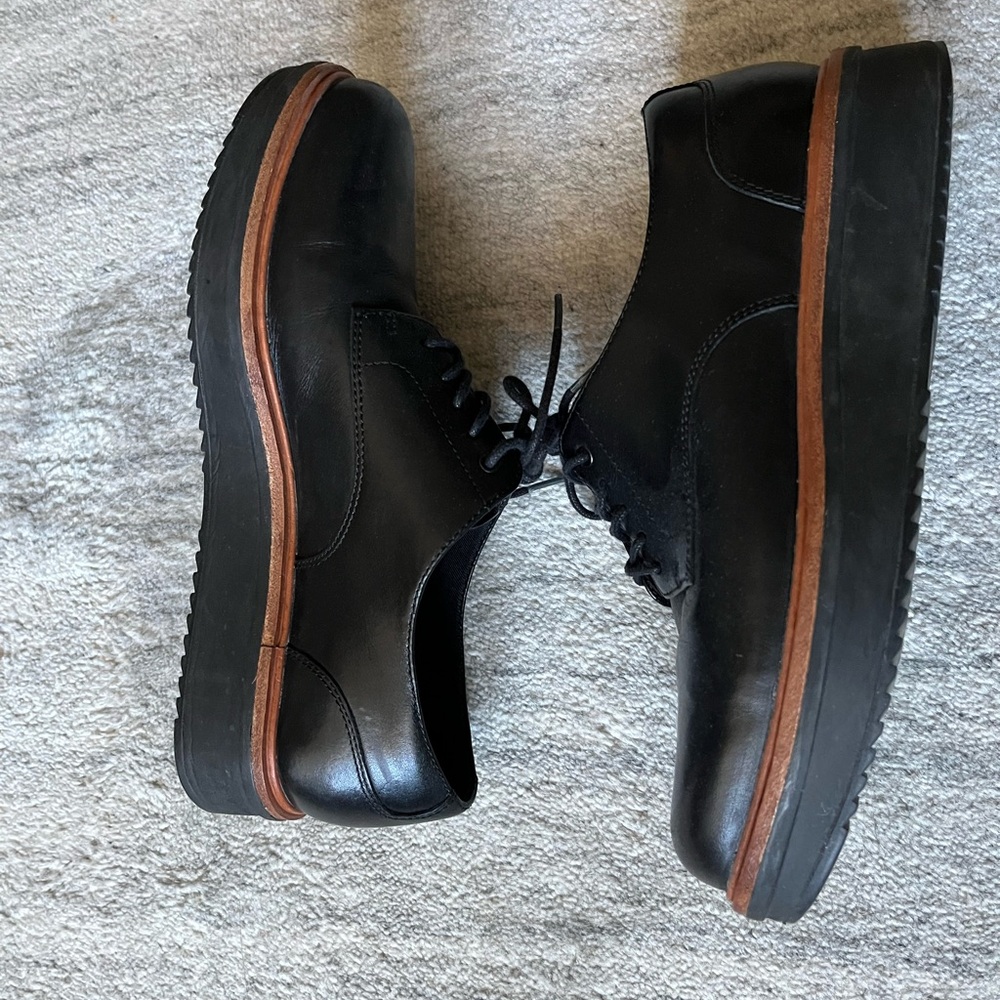 Clarks Black and Brown Leather Oxfords with Classic Design